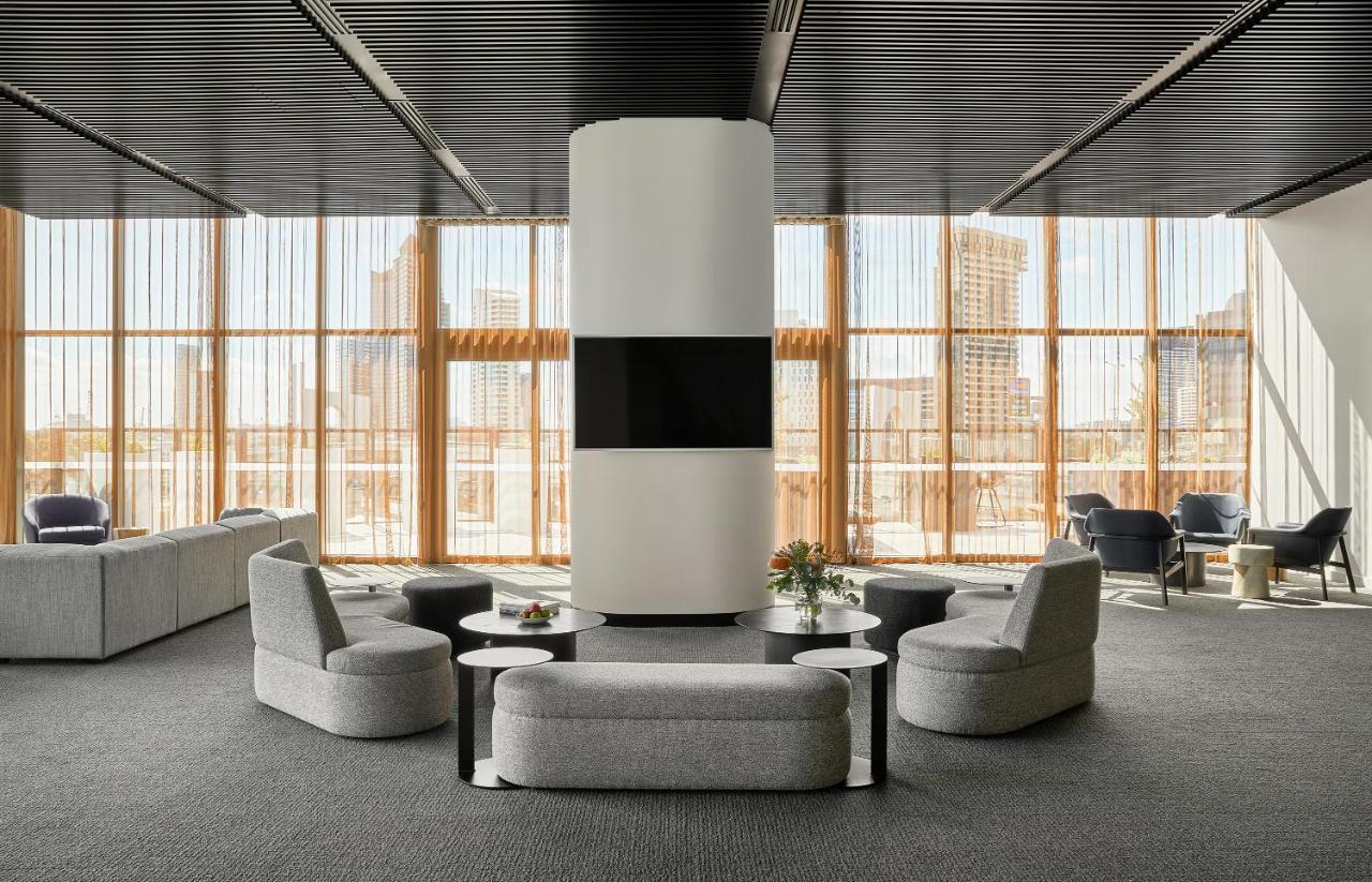 Aparthotel Oakwood Premier Melbourne Zewnętrze zdjęcie The 360° Lounge at the top of the tower