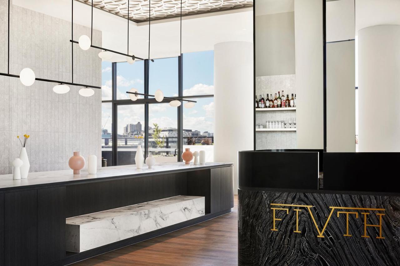 Aparthotel Oakwood Premier Melbourne Zewnętrze zdjęcie The bar at 570 Madison Avenue